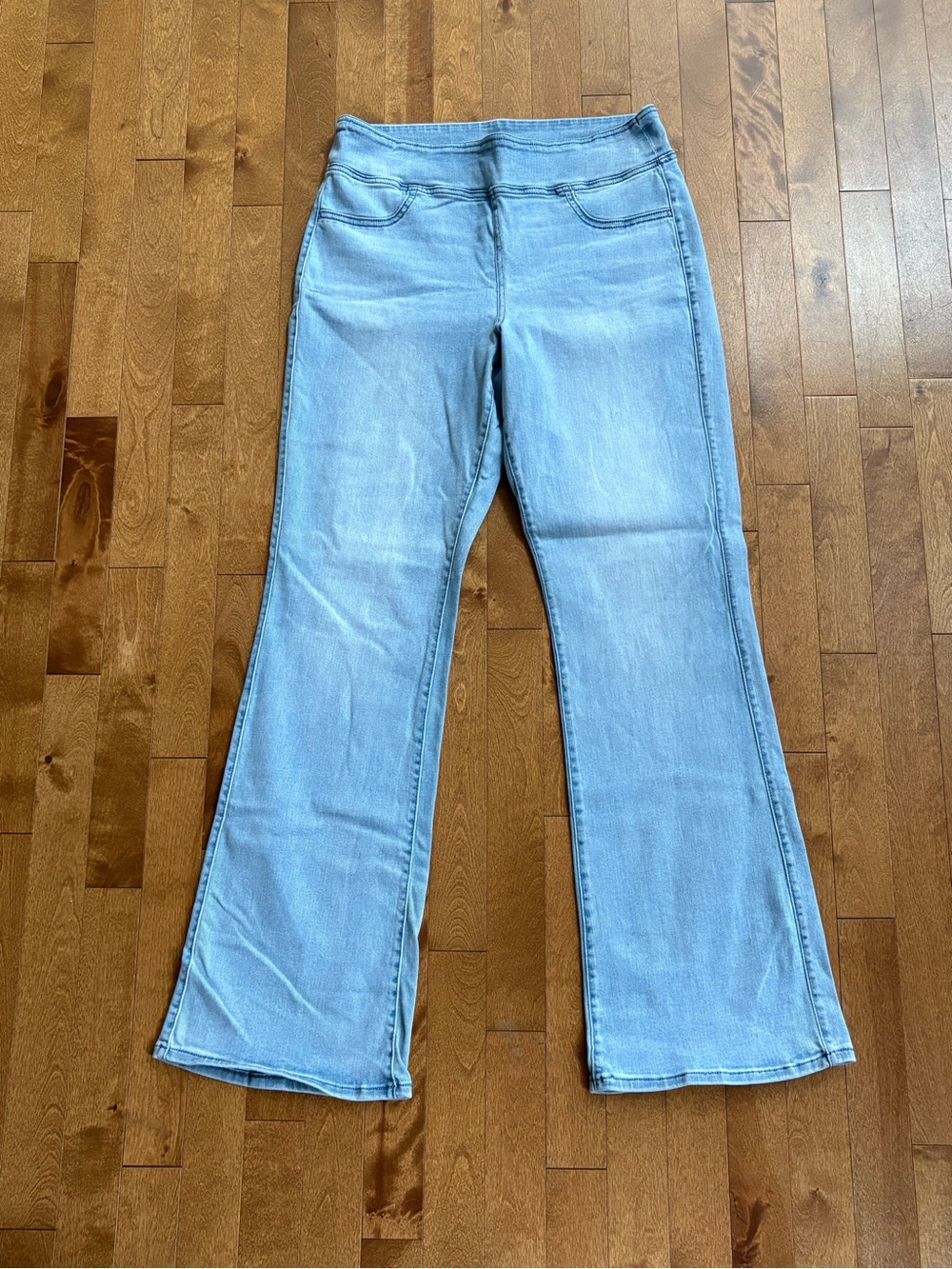 American Eagle Luxe Stretch High-Waisted Pull-On Flare Jeans Light Wash - Large
